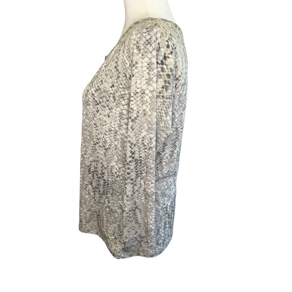 Tahari Womens Grey Snakeskin Print Keyhole Neck 3/4 Sleeve Blouse Top Small - Picture 2 of 8